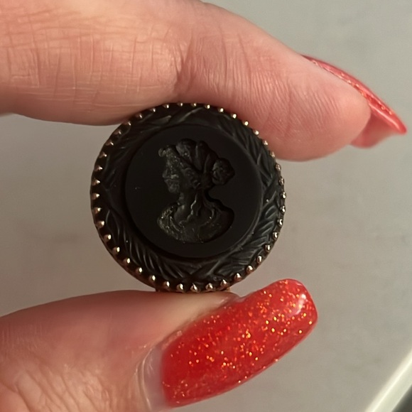 Vintage  black Victorian portrait clip on earrings - Picture 2 of 4